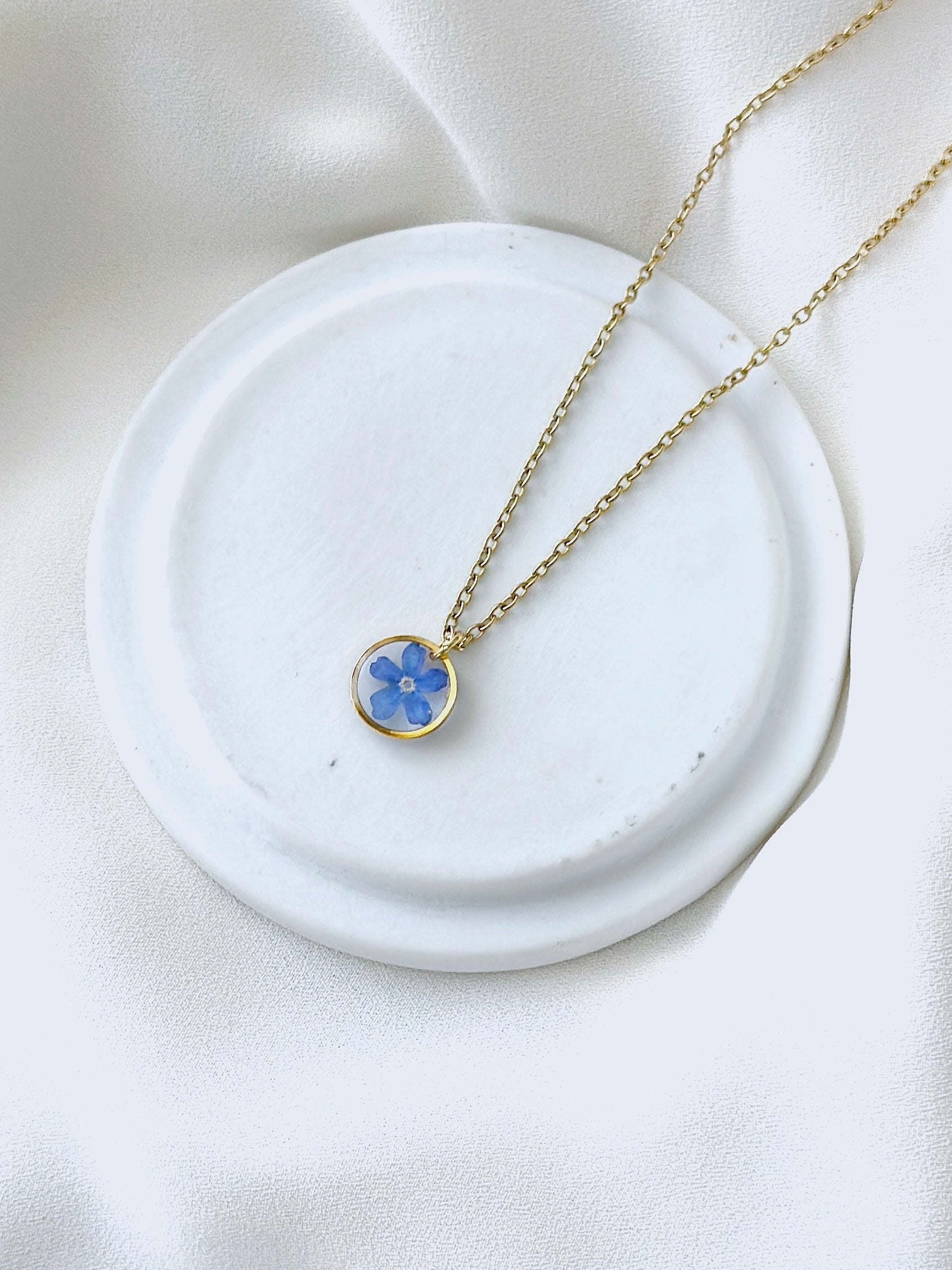 Zarte kleine Vergissmeinnicht Halskette mit echter gepresster Blüte
