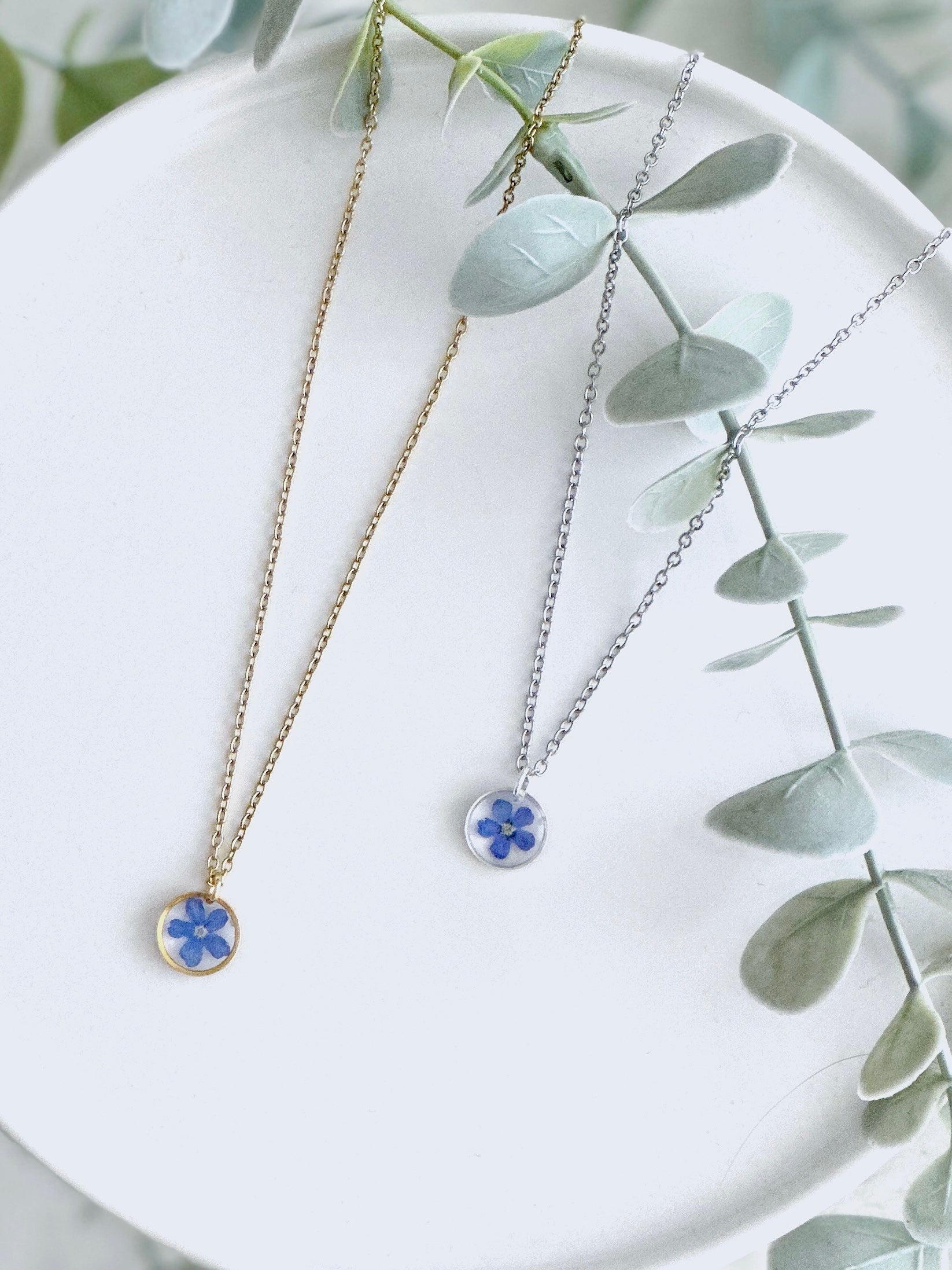 Zarte kleine Vergissmeinnicht Halskette mit echter gepresster Blüte